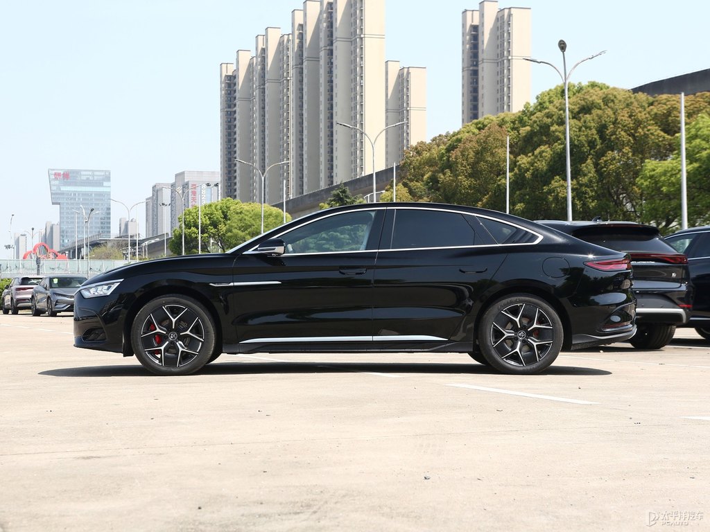 玄空黑漢整車外觀外觀圖片