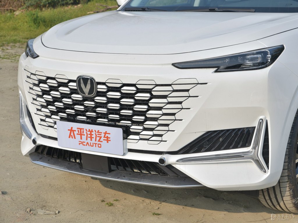 星辰白長安UNI-K車頭外觀圖片