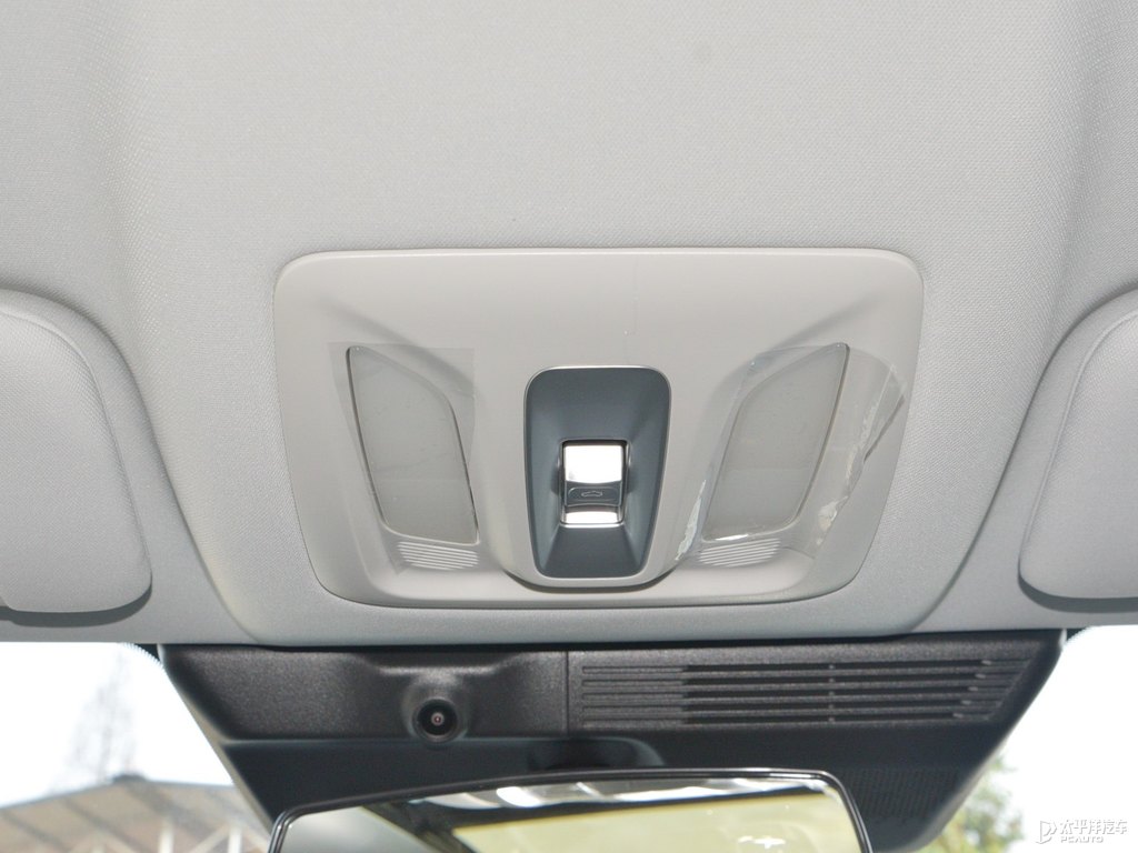 星辰白長安UNI-K車廂內(nèi)飾圖片