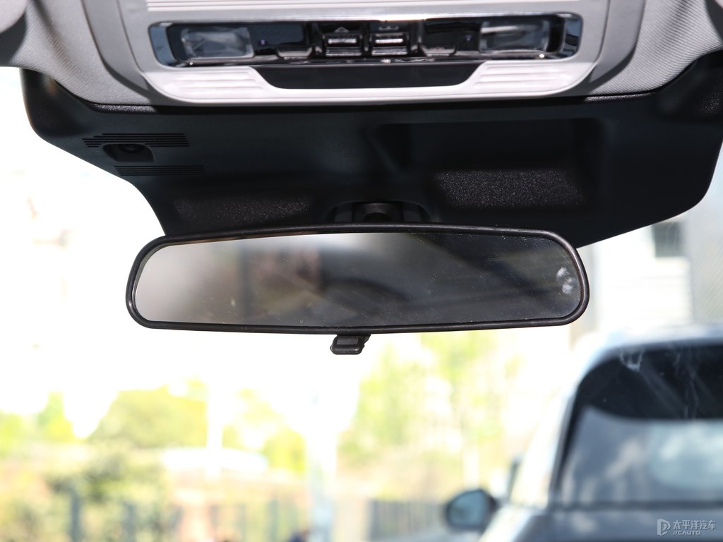 瀚金黑冒險(xiǎn)家車(chē)廂內(nèi)飾圖片