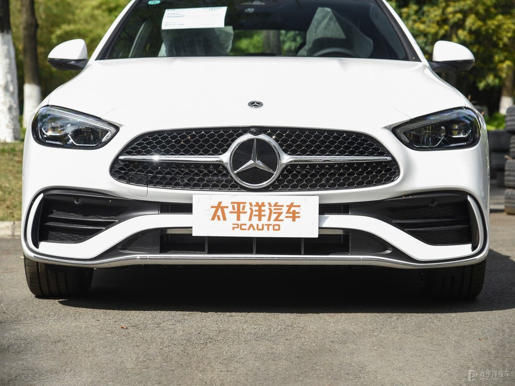北極白奔馳C級(jí)車頭外觀圖片
