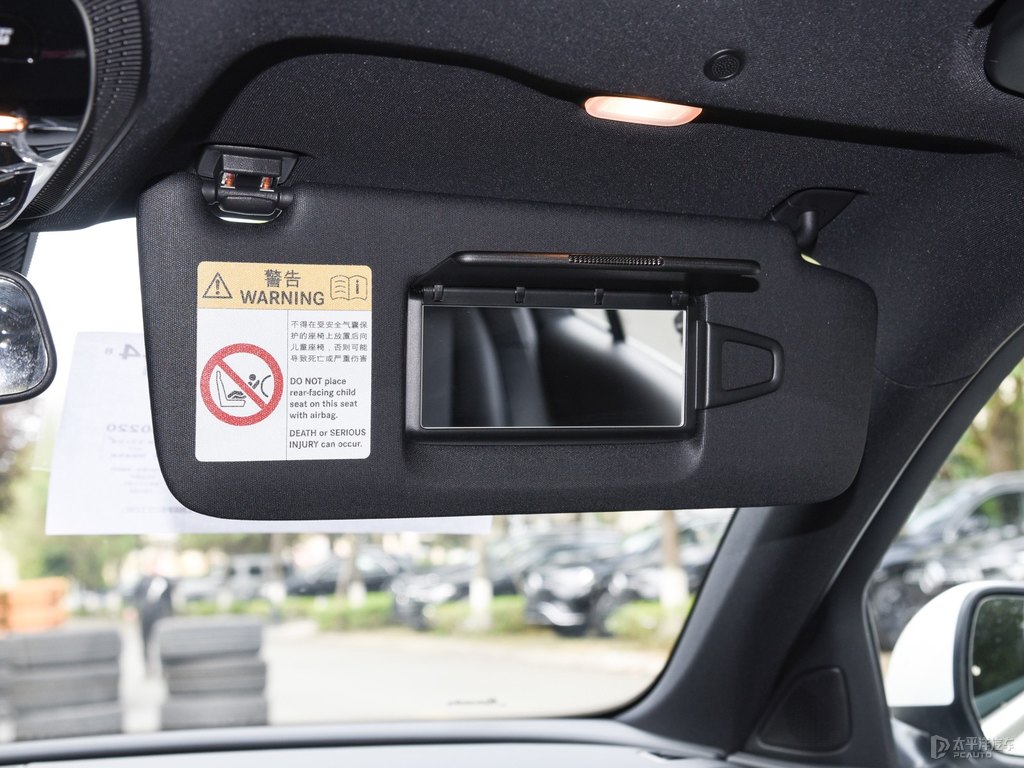 北極白奔馳C級(jí)車(chē)廂內(nèi)飾圖片
