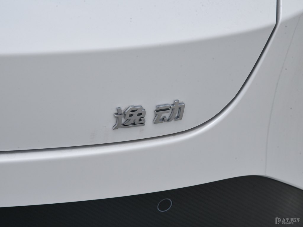 閃光冰晶白逸動(dòng)PLUS車(chē)尾外觀圖片