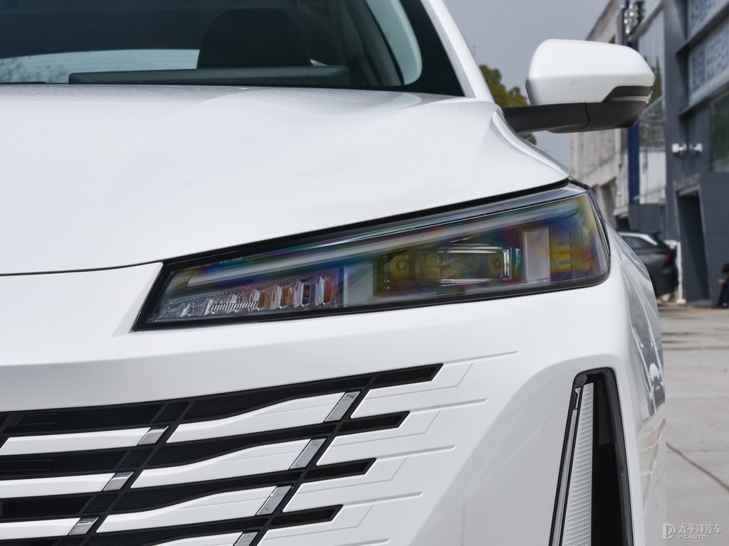 閃光冰晶白逸動(dòng)PLUS車頭外觀圖片