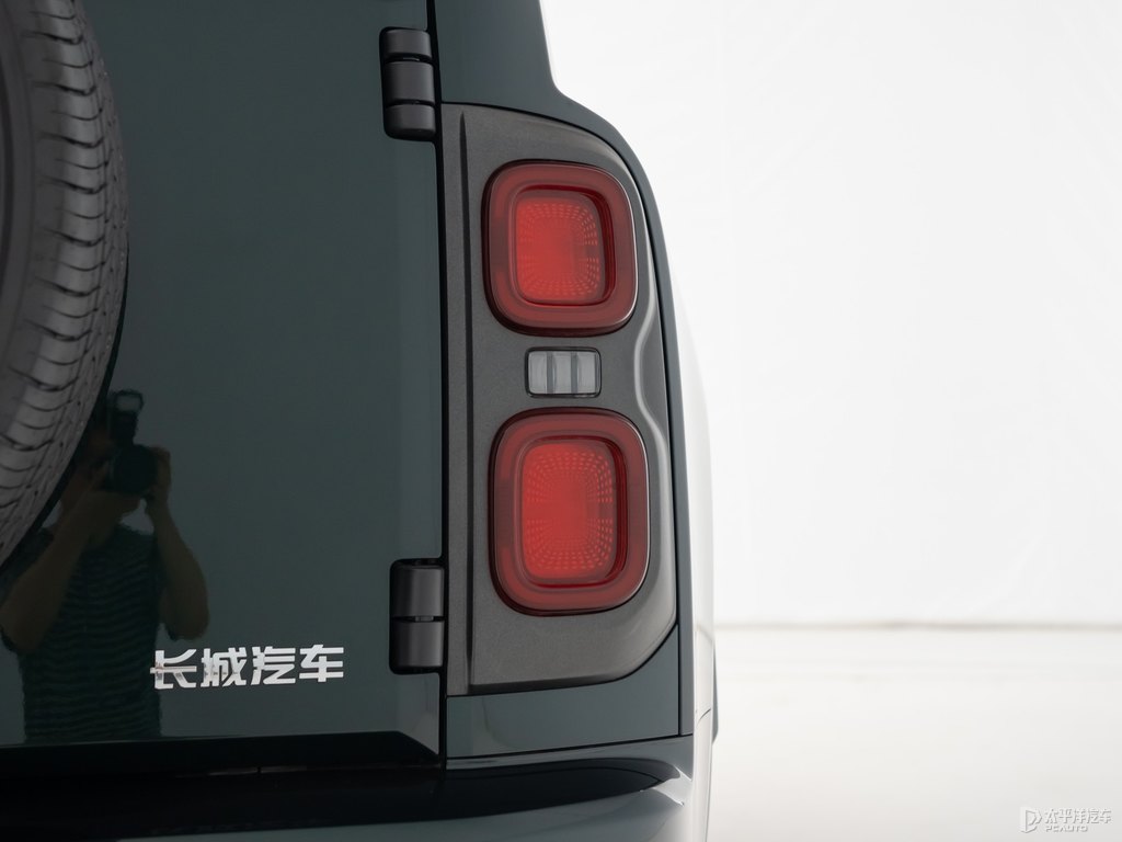 青山綠哈弗H9車尾外觀圖片