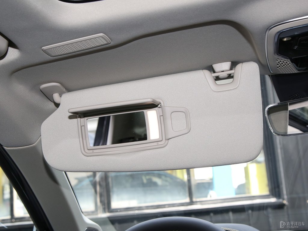 暮云灰領克01車廂內飾圖片
