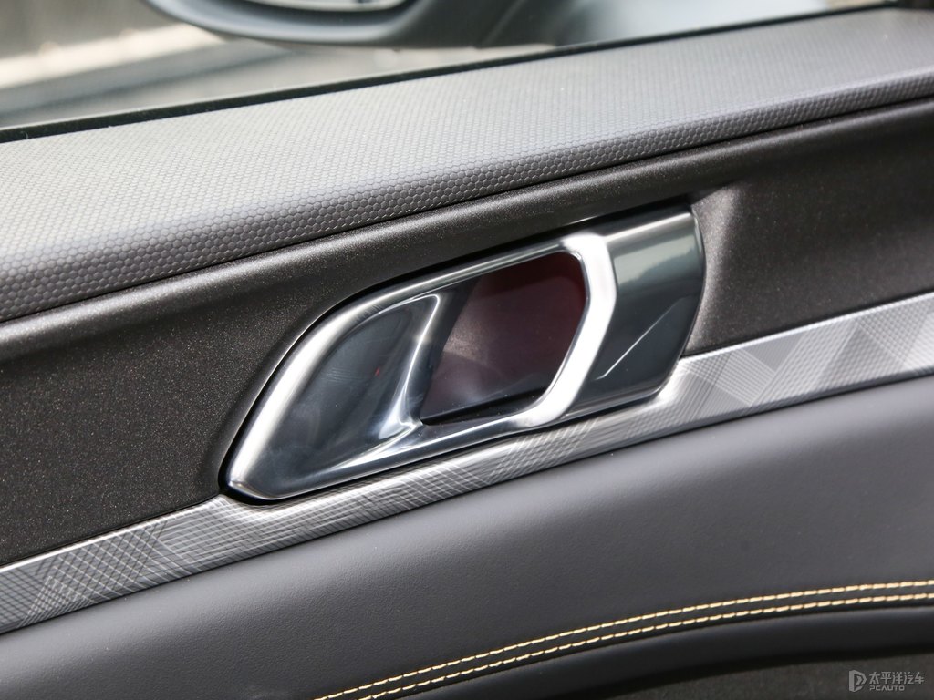 暮云灰領克01車廂內(nèi)飾圖片