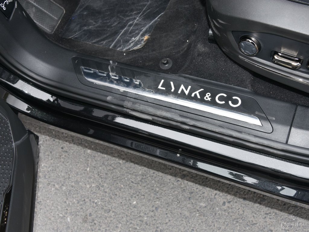 暗夜黑領(lǐng)克01車廂內(nèi)飾圖片