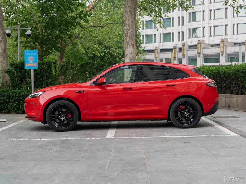 大都會(huì)紅問(wèn)界M5整車外觀外觀圖片