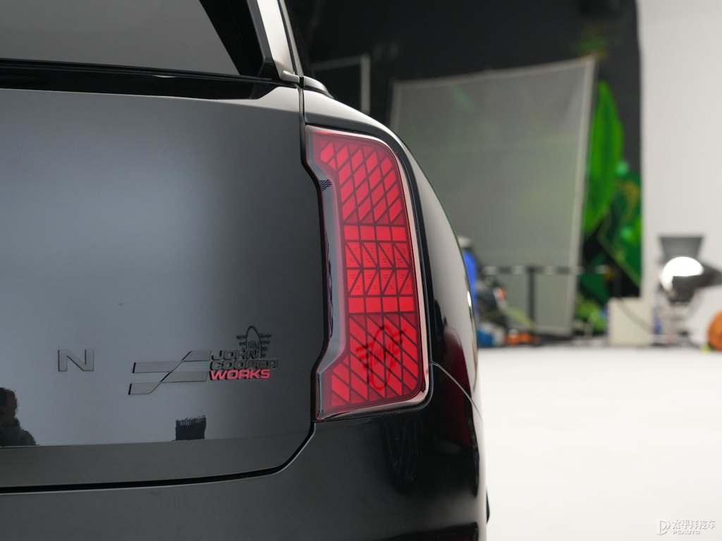 ҹMINI JCW COUNTRYMAN܇β^DƬ