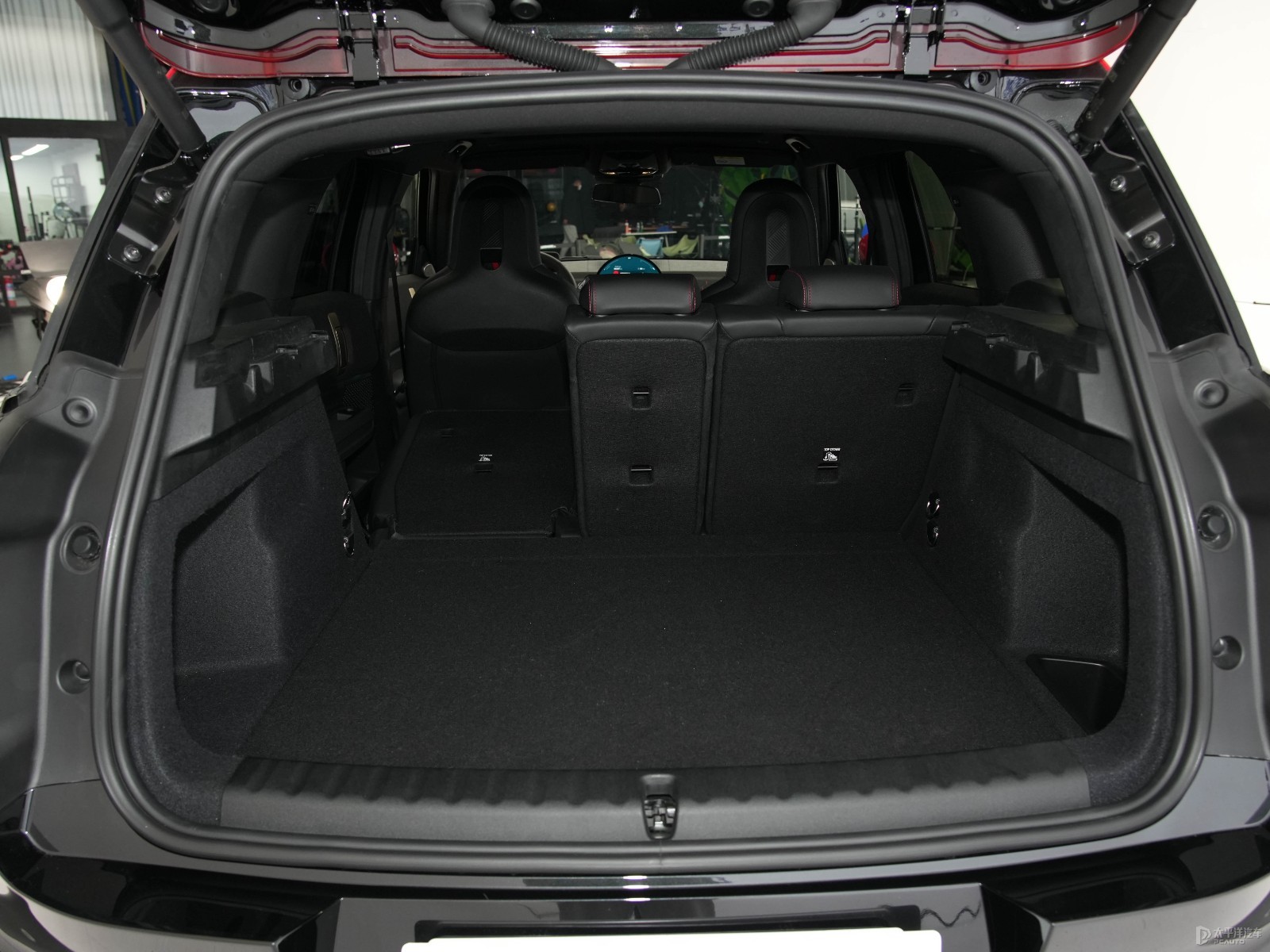 MINI JCW COUNTRYMAN空間高清大圖
