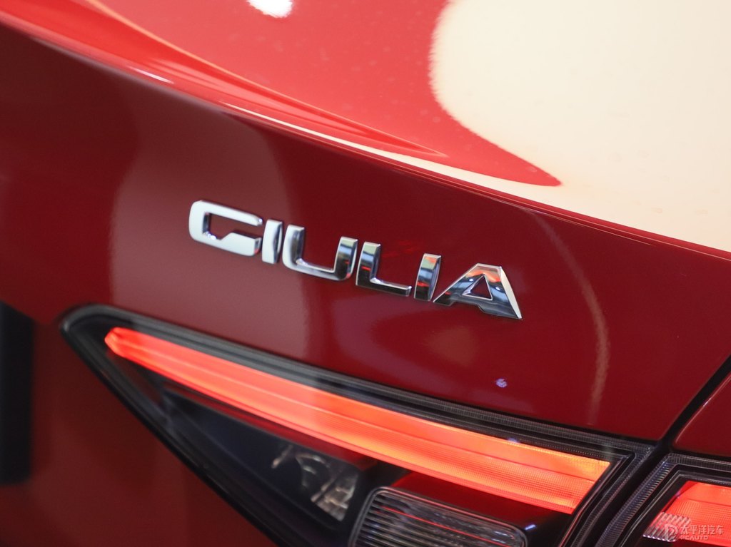Giulia~܇β^DƬ