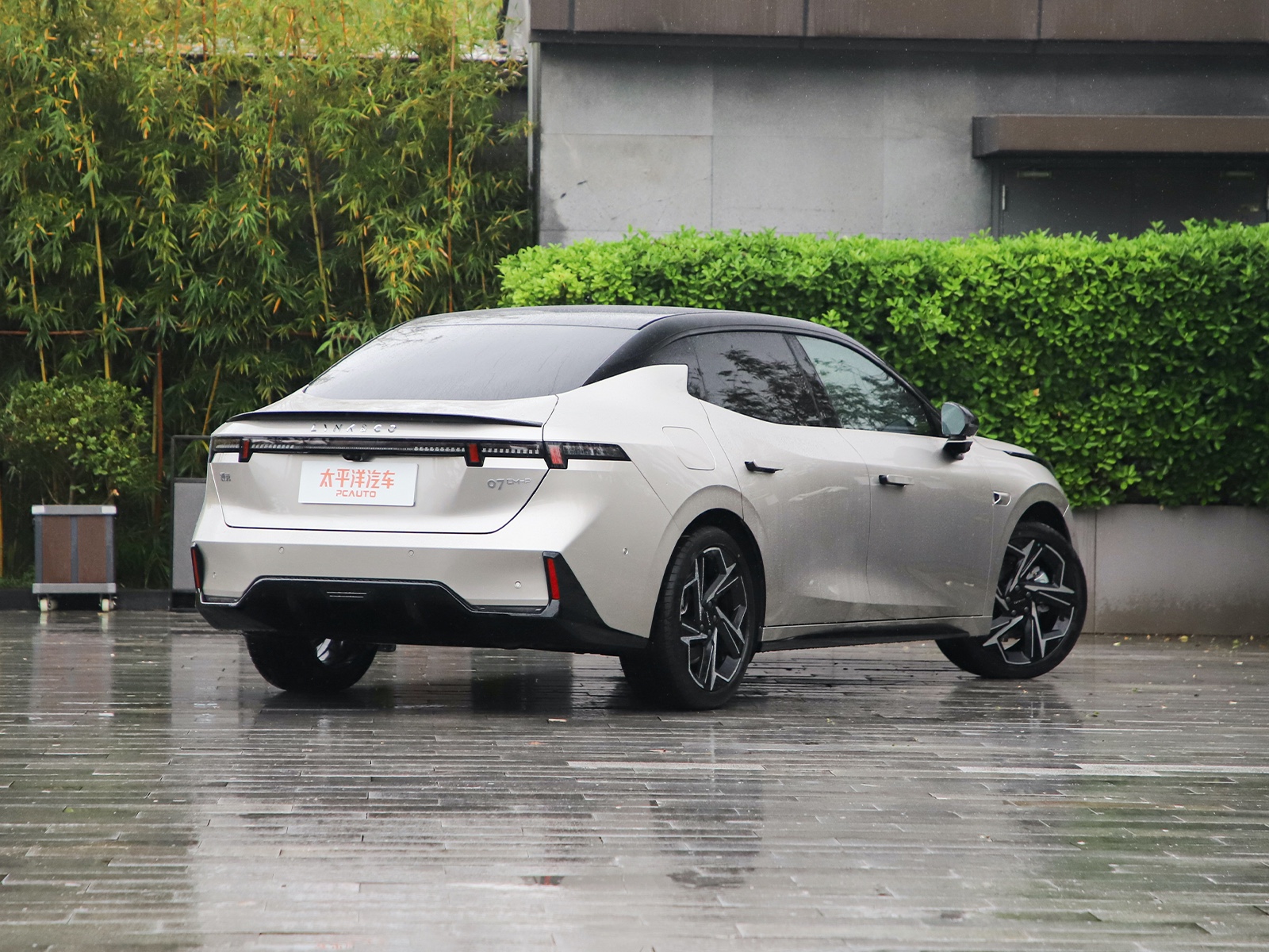 領(lǐng)克07車展高清大圖
