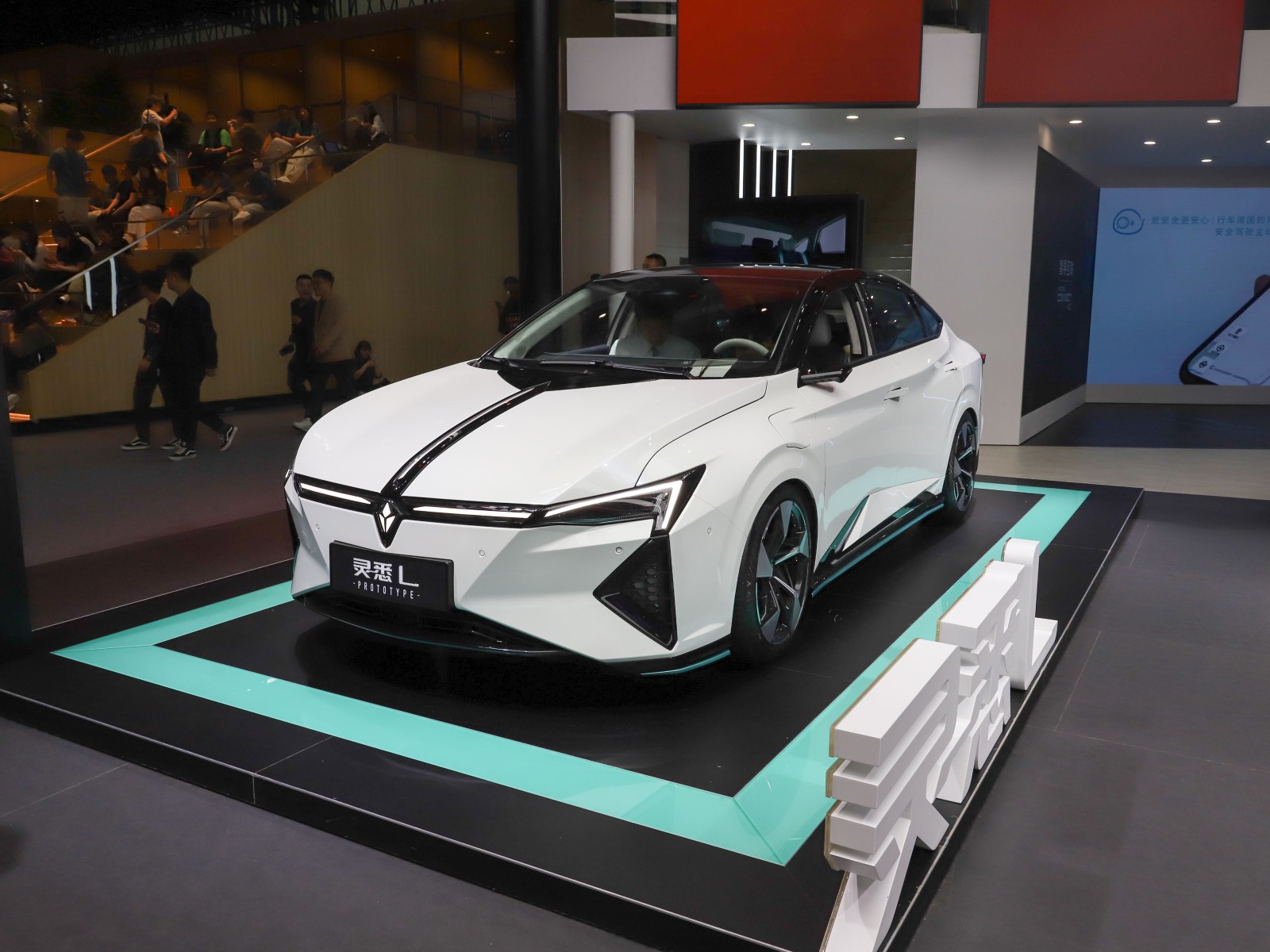 靈悉L車展高清大圖