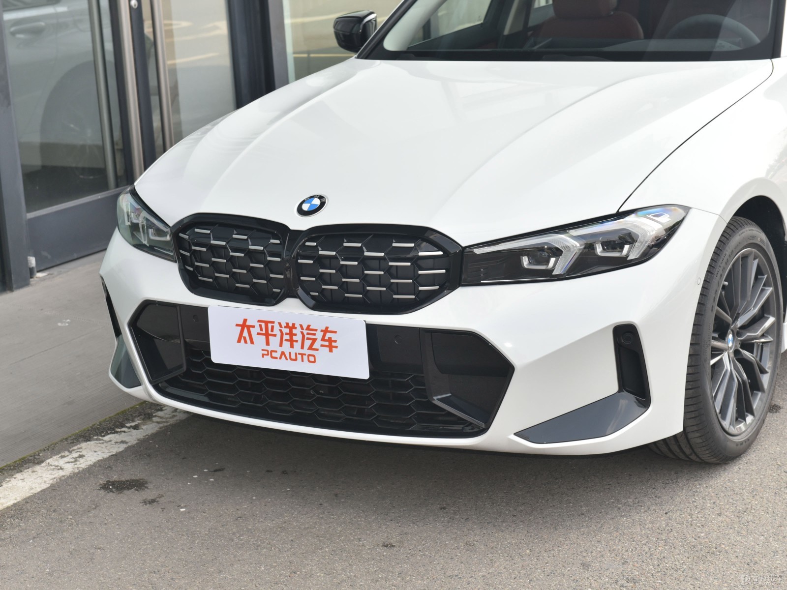 寶馬3系外觀高清大圖