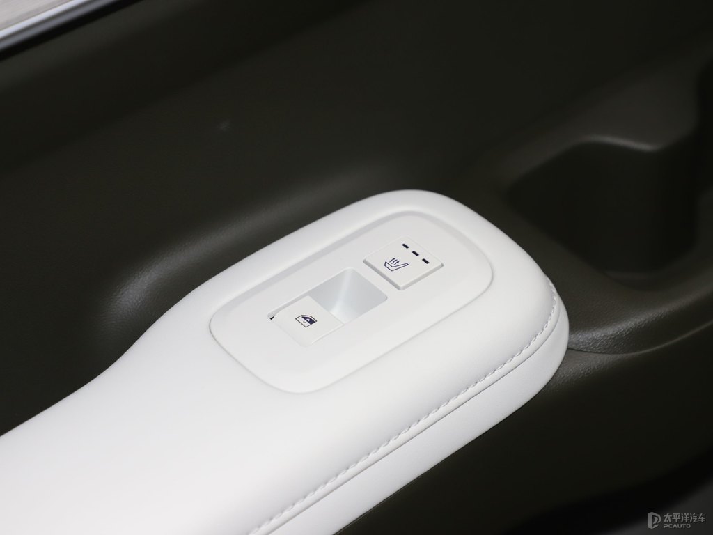大地棕勝達(dá)車廂內(nèi)飾圖片