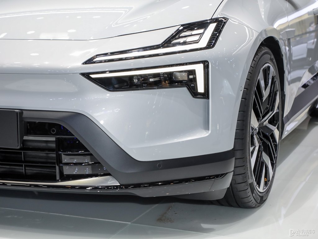 Polestar 4DƬ