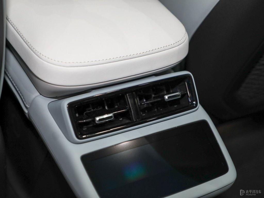 Polestar 4DƬ