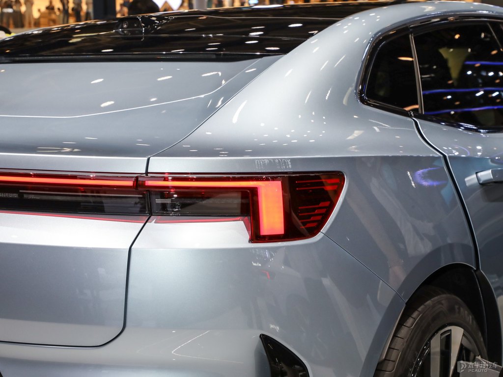 mPolestar 4܇β^DƬ