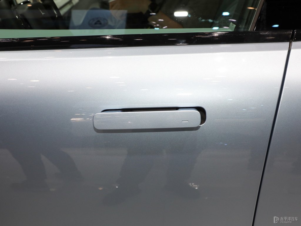mPolestar 4܇^DƬ