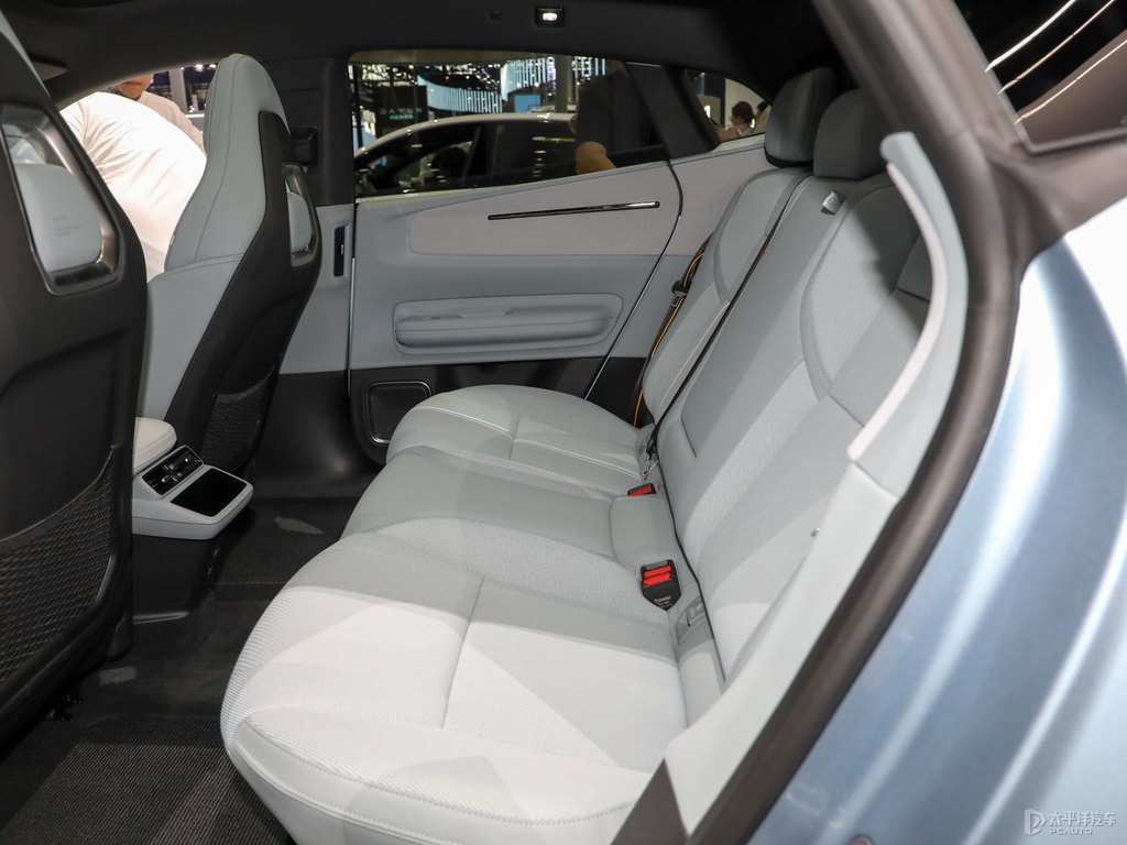 mPolestar 4{˿ggDƬ