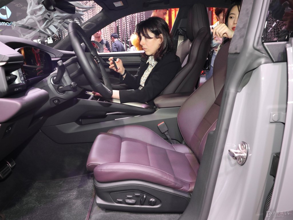 _˹Macan EV{˿ggDƬ
