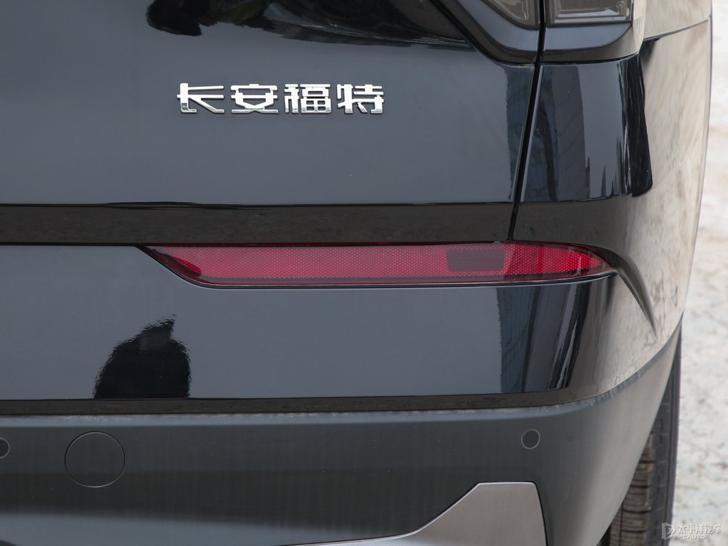墨宇藍銳界L車尾外觀圖片