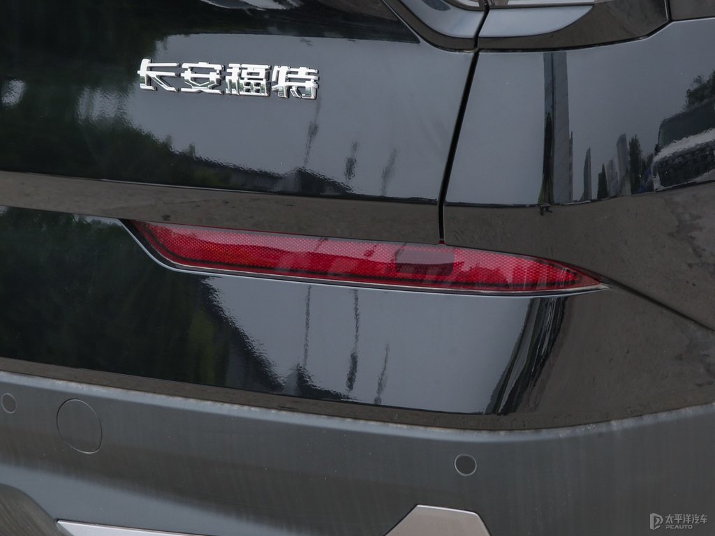 墨宇藍(lán)銳界L車尾外觀圖片