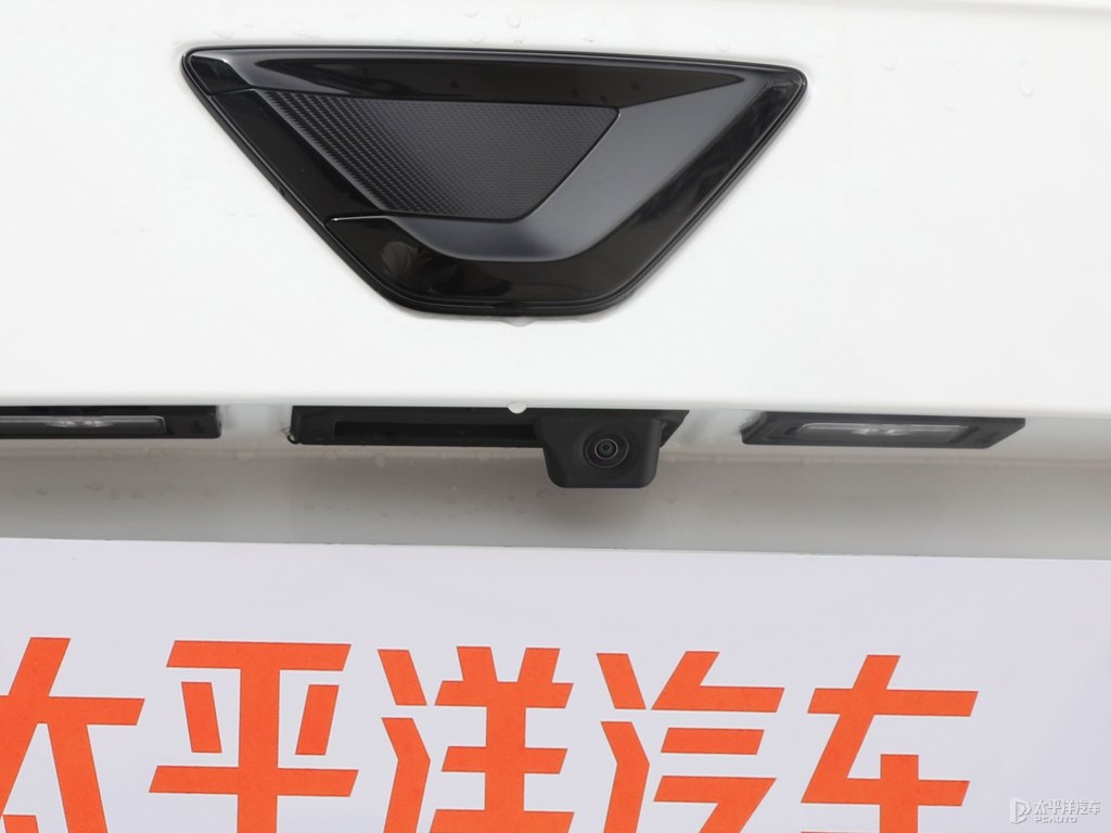 極地白捷達(dá)VS5車尾外觀圖片