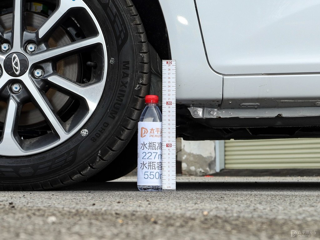 皓月白艾瑞澤5車身外觀圖片