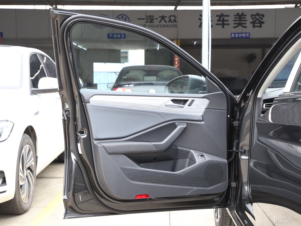 錳石黑速騰車廂內(nèi)飾圖片
