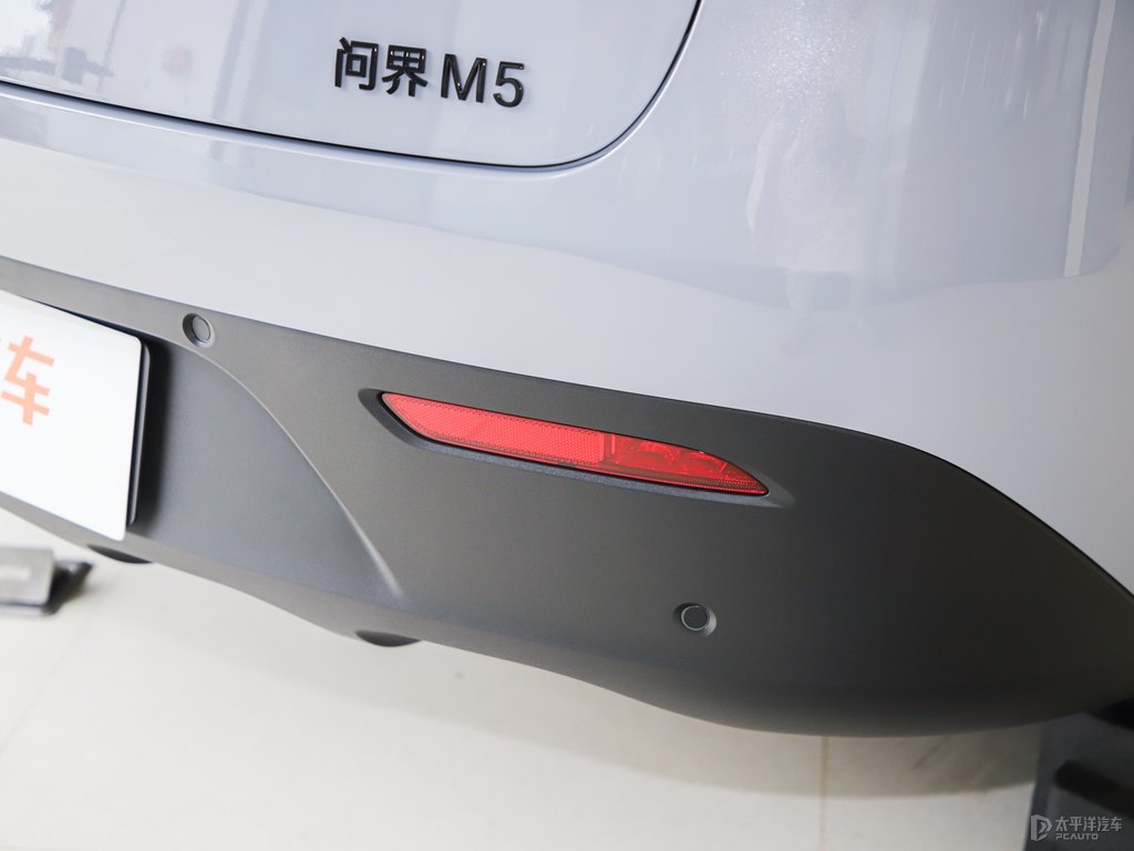 大溪地灰問(wèn)界M5車尾外觀圖片