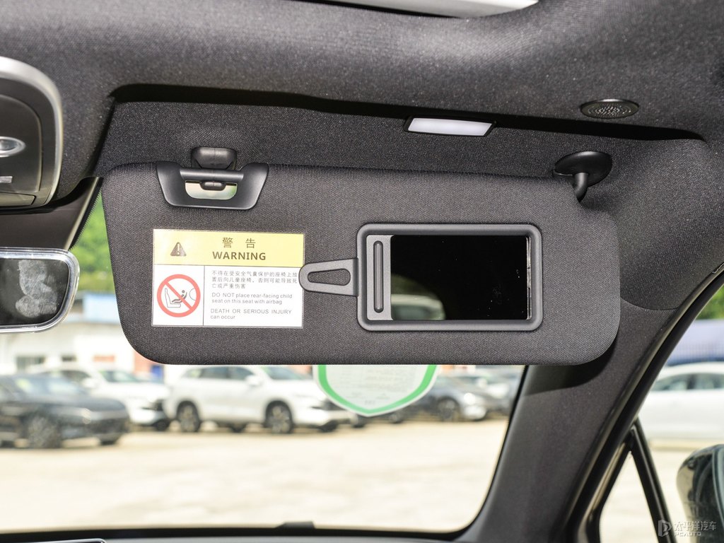 銀砂黑唐新能源車廂內(nèi)飾圖片