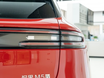 問(wèn)界M5 車(chē)尾設(shè)計(jì)