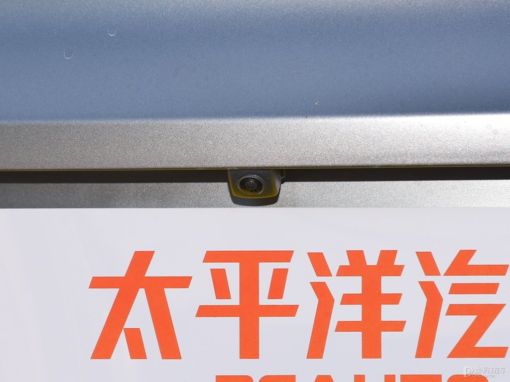 鉆灰吉利ICON車尾外觀圖片