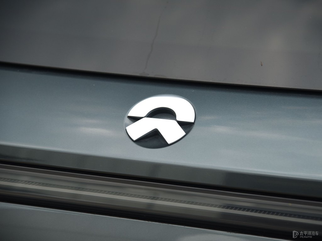 星辰綠蔚來(lái)ES8車(chē)尾外觀(guān)圖片