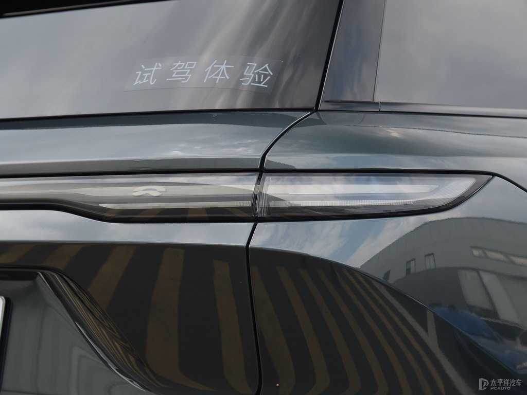 星辰綠蔚來ES8車尾外觀圖片