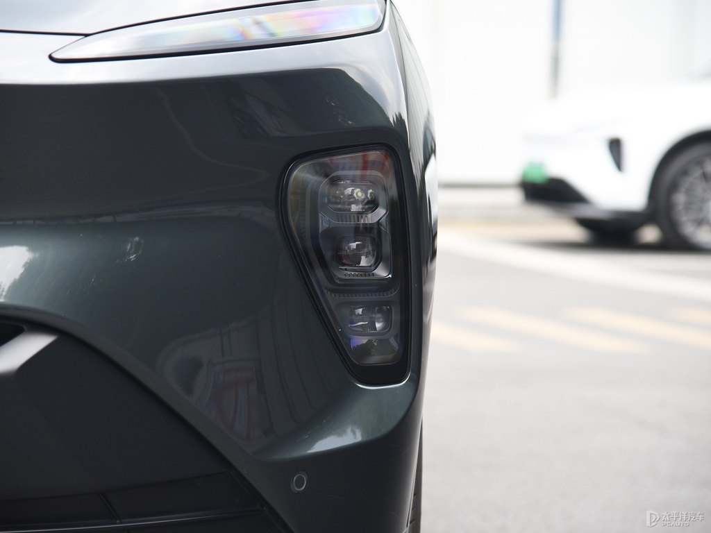 星辰綠蔚來(lái)ES8車(chē)頭外觀圖片