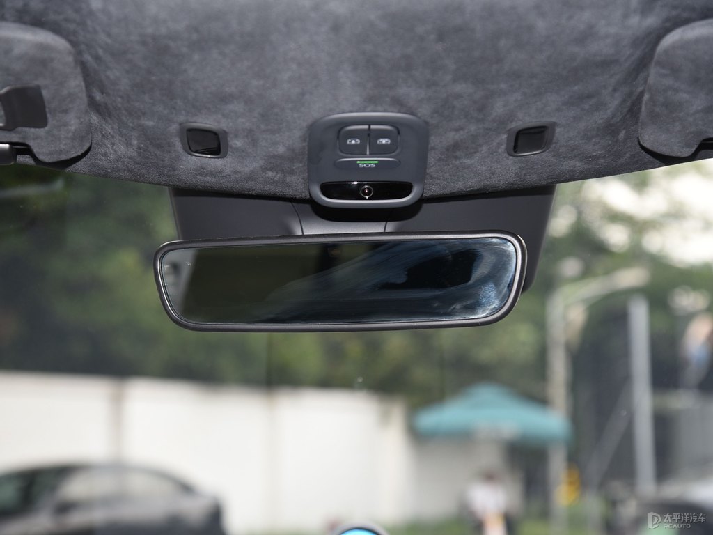 星辰綠蔚來ES8車廂內(nèi)飾圖片