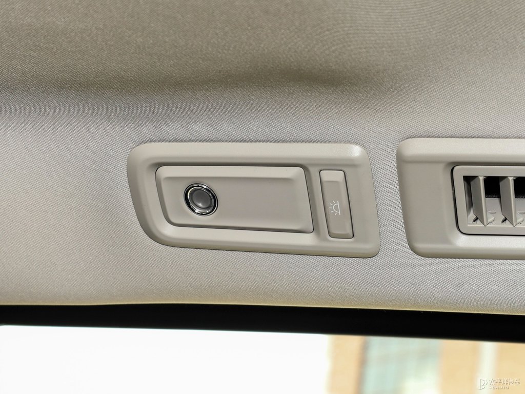 典雅黑傳祺M8車廂內(nèi)飾圖片