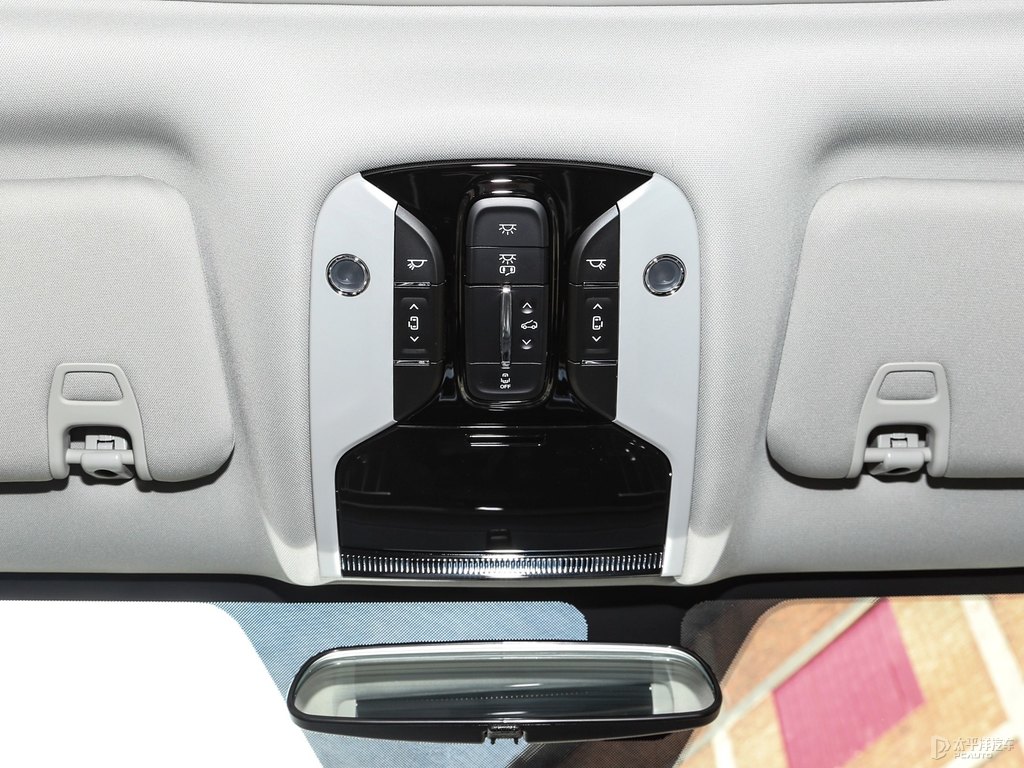 珍珠白傳祺M8車廂內(nèi)飾圖片