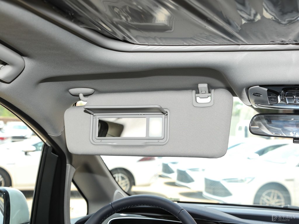 珍珠白傳祺M8車廂內(nèi)飾圖片