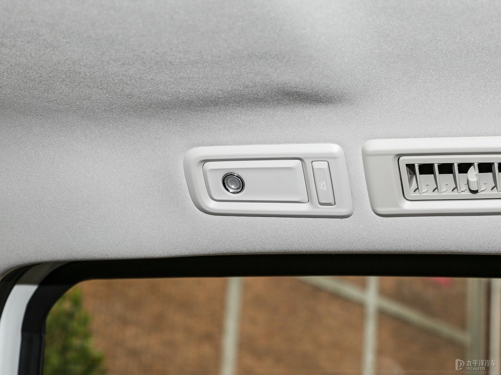 珍珠白傳祺M8車廂內(nèi)飾圖片