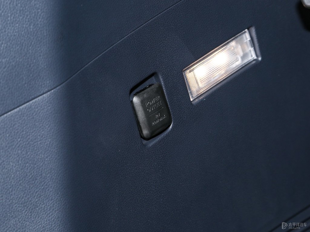 珍珠白傳祺M8后備廂空間圖片