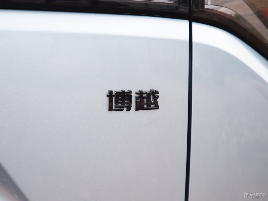 貝加爾藍博越車尾外觀圖片