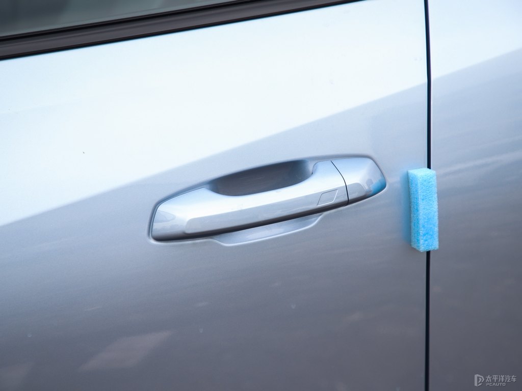貝加爾藍(lán)博越車身外觀圖片