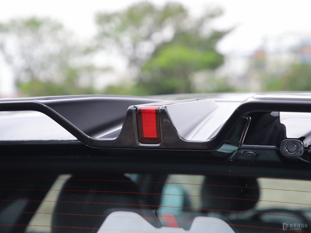 貝加爾藍(lán)博越車(chē)尾外觀圖片