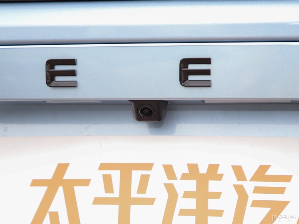 貝加爾藍博越車尾外觀圖片