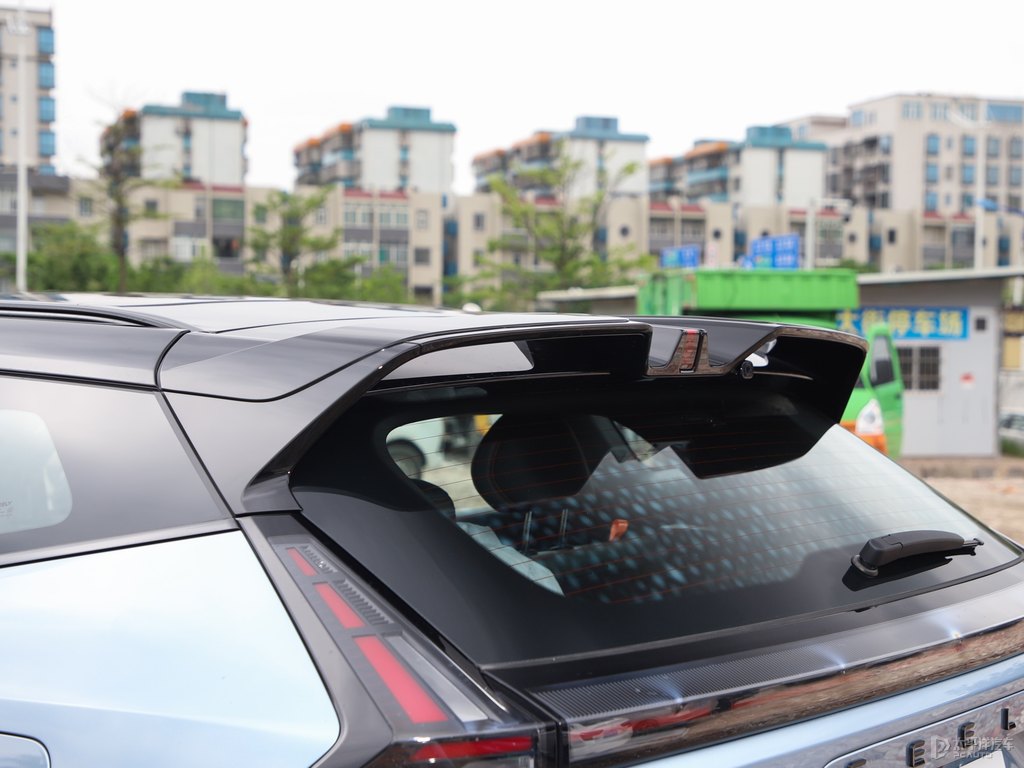 貝加爾藍(lán)博越車尾外觀圖片