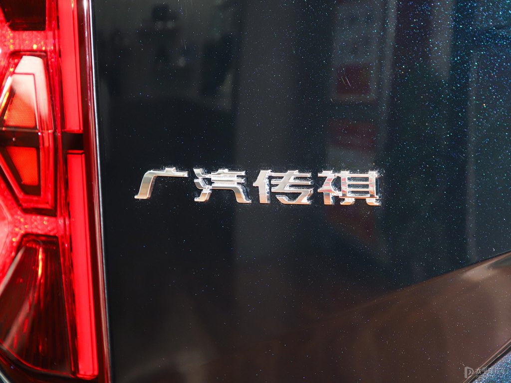 典雅黑傳祺GS8車(chē)尾外觀圖片